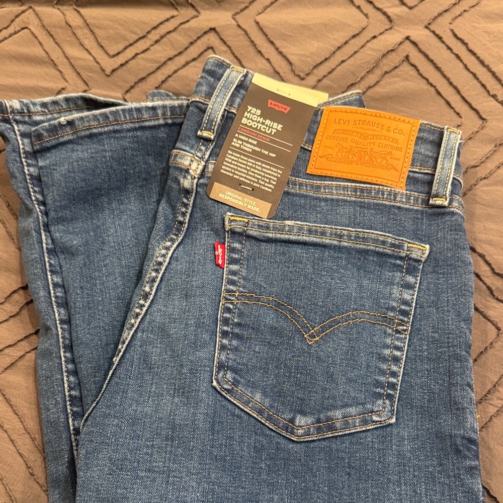 725 premium bootcut Levi’s